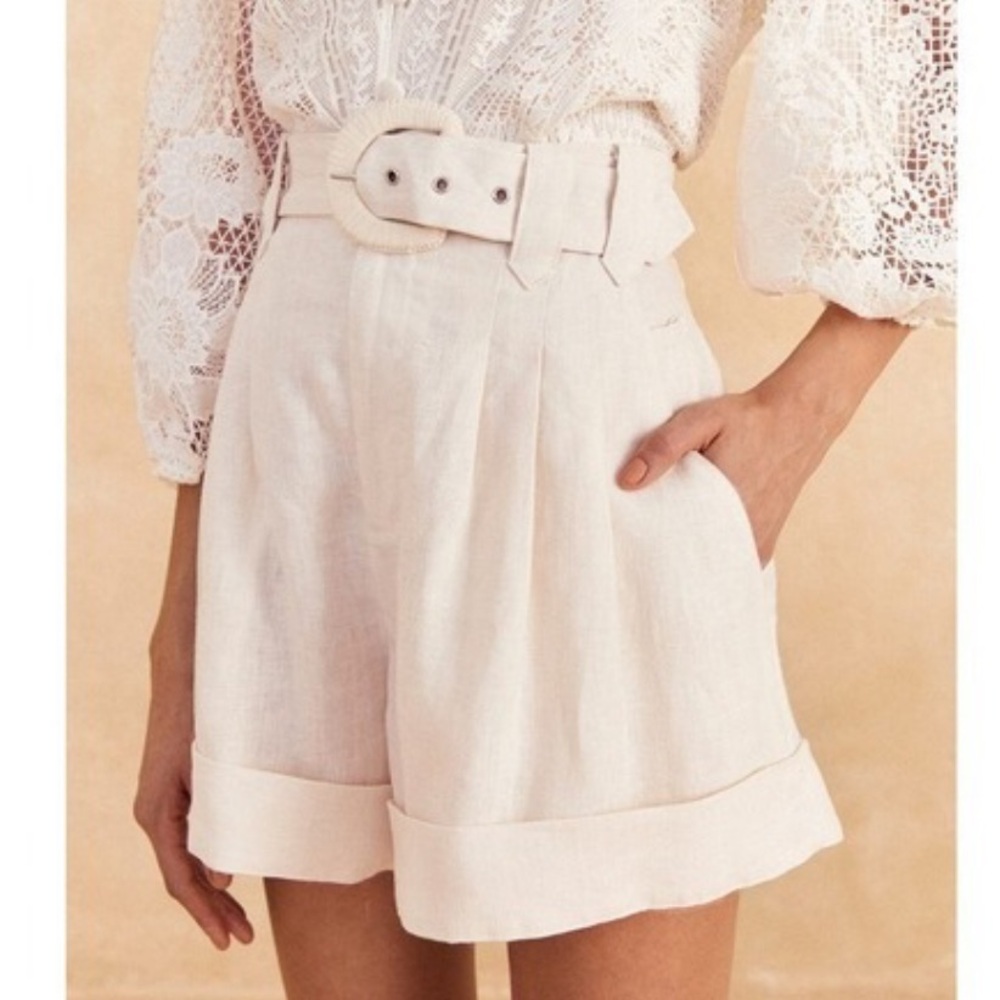 FARM RIO off-white tailored shorts. NEW WITH TAGS! 
Size XS